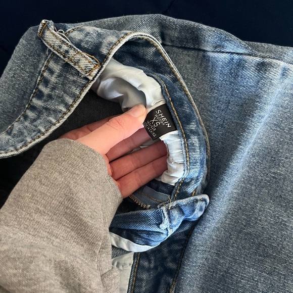 High Rise Mom Jeans - Picture 3 of 3